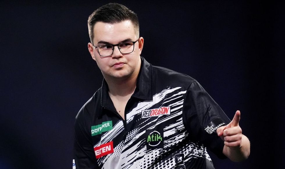 Gian van Veen will take on Luke Littler for the world title tonight