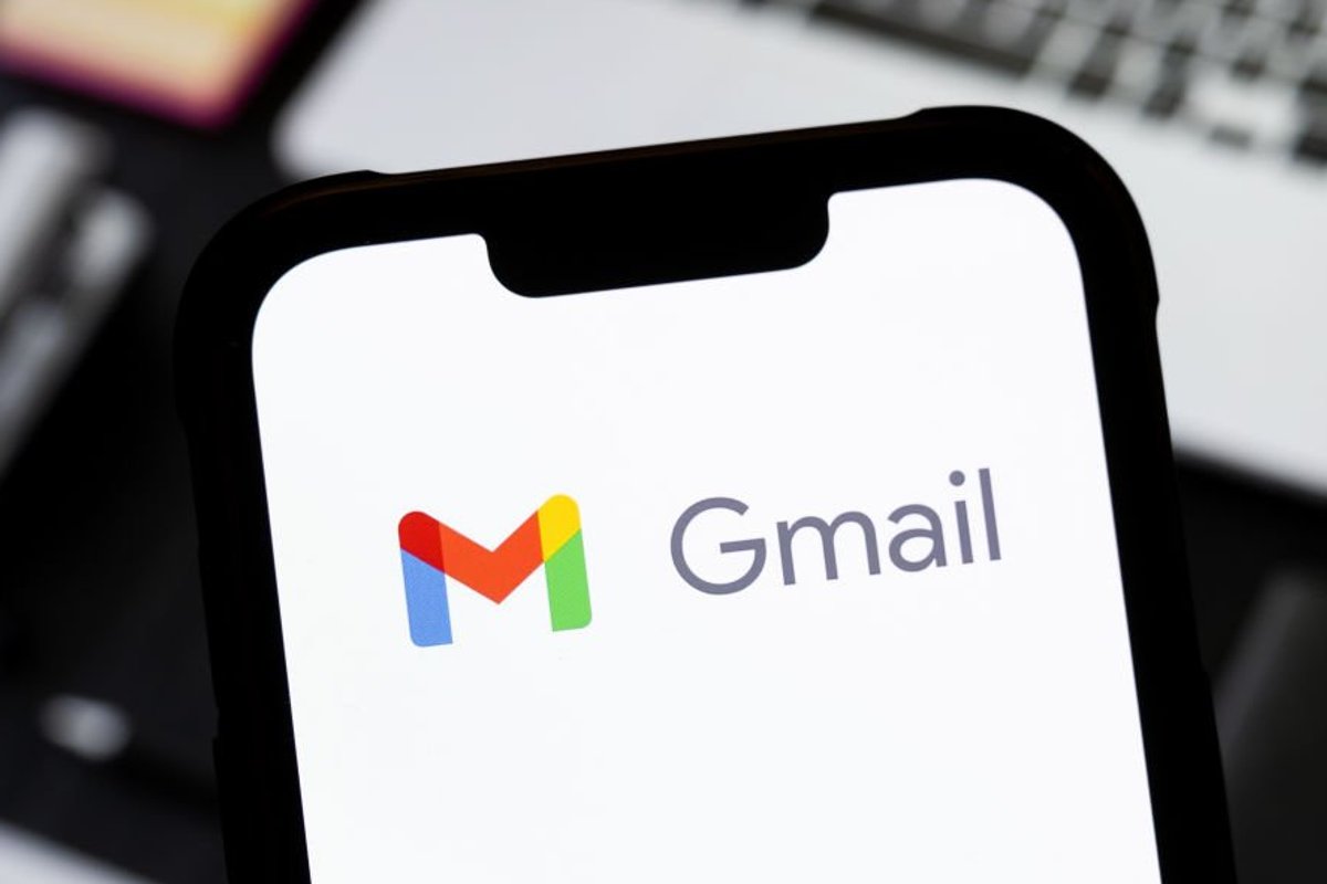 Gmail logo on mobile