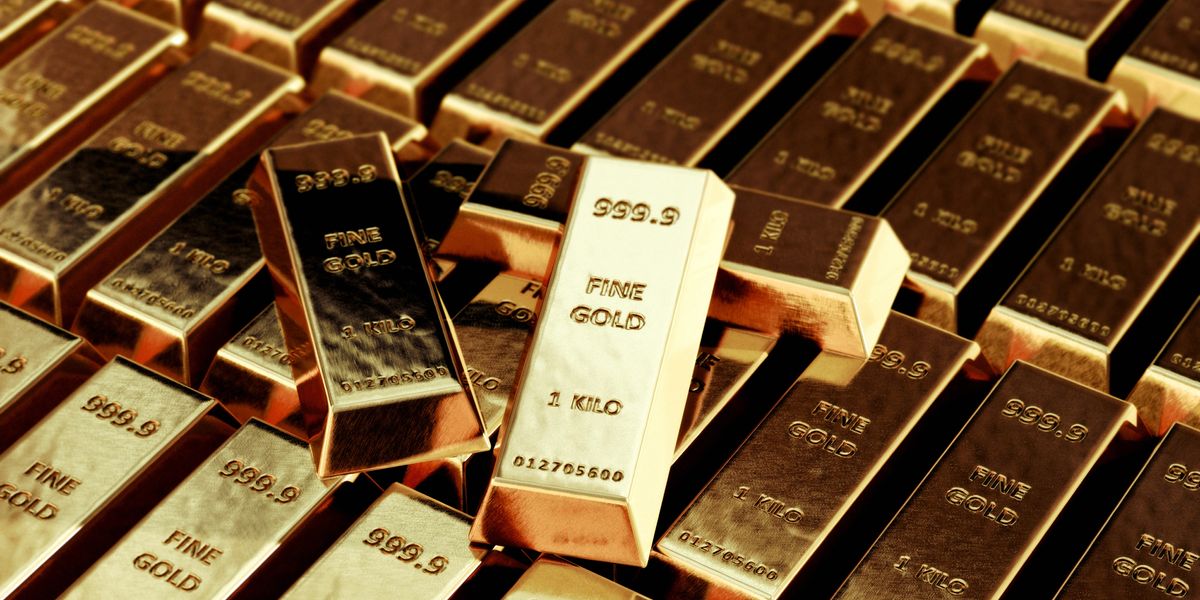 NextImg:Gold strikes record high as traders bet on interest rate cuts