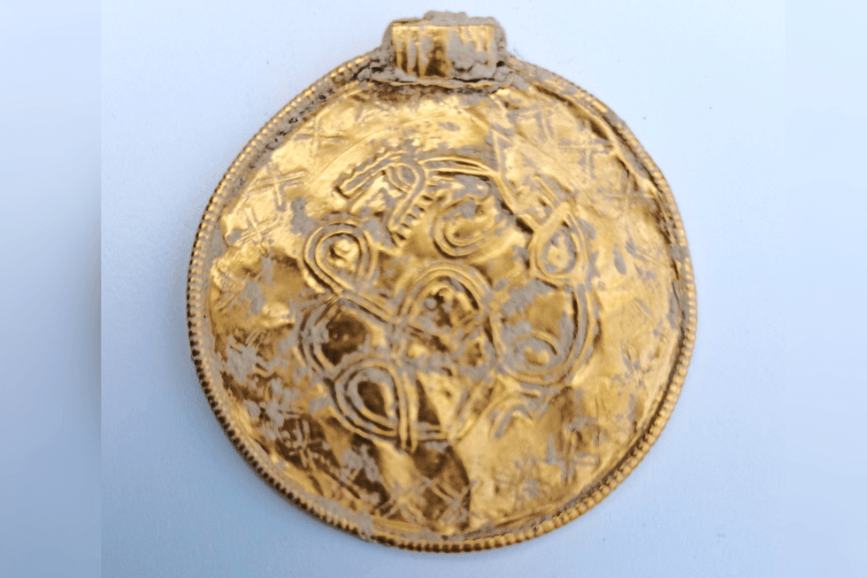 Gold bracteate