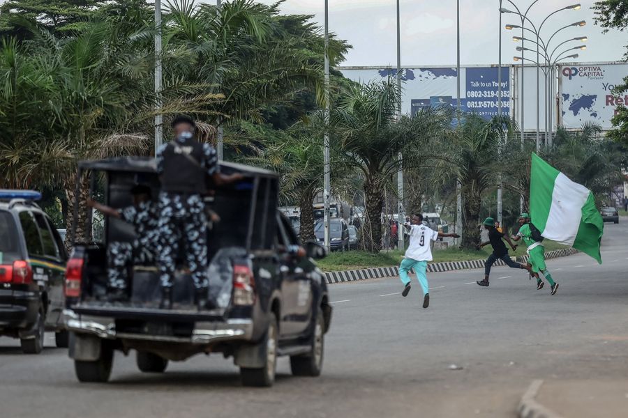 Government forces clashing with Nigerian protesters