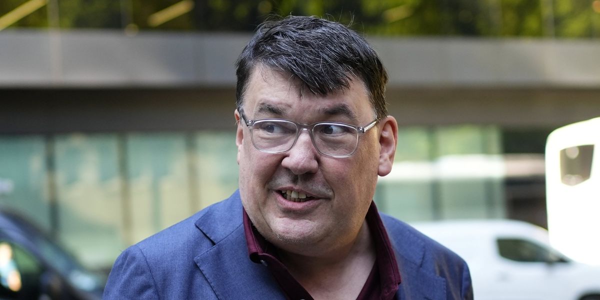 Graham Linehan has conviction overturned for damaging trans activist’s phone Graham Linehan has conviction overturned for damaging trans activist’s phone