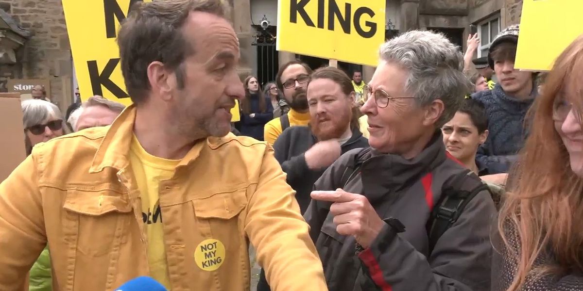 NextImg:Monarchist threatens to 'rip signs away from republican protesters' as King visits for historic ceremony