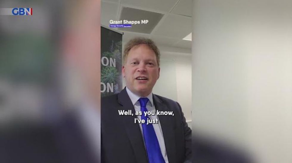 Grant Shapps gets ‘helping hand’ from Bill Gates in new video as they pledge to make ‘entire world’ net zero