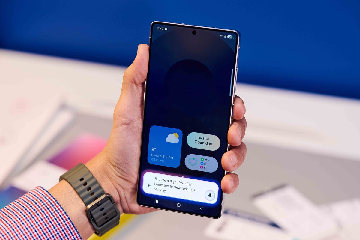 hand holding the galaxy s25 phone with the Galaxy Ai pop-up on screen