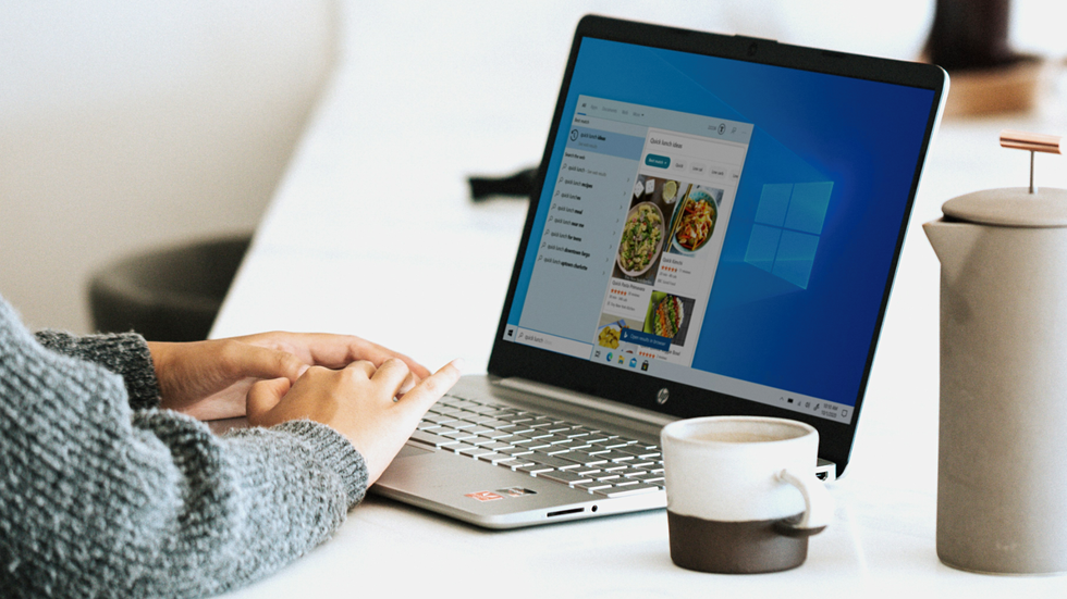 hand using a windows 10 laptop