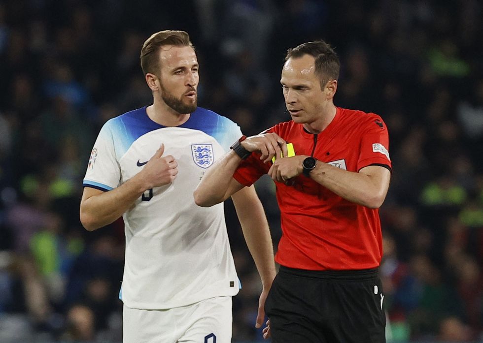 Harry Kane speaks to a referee
