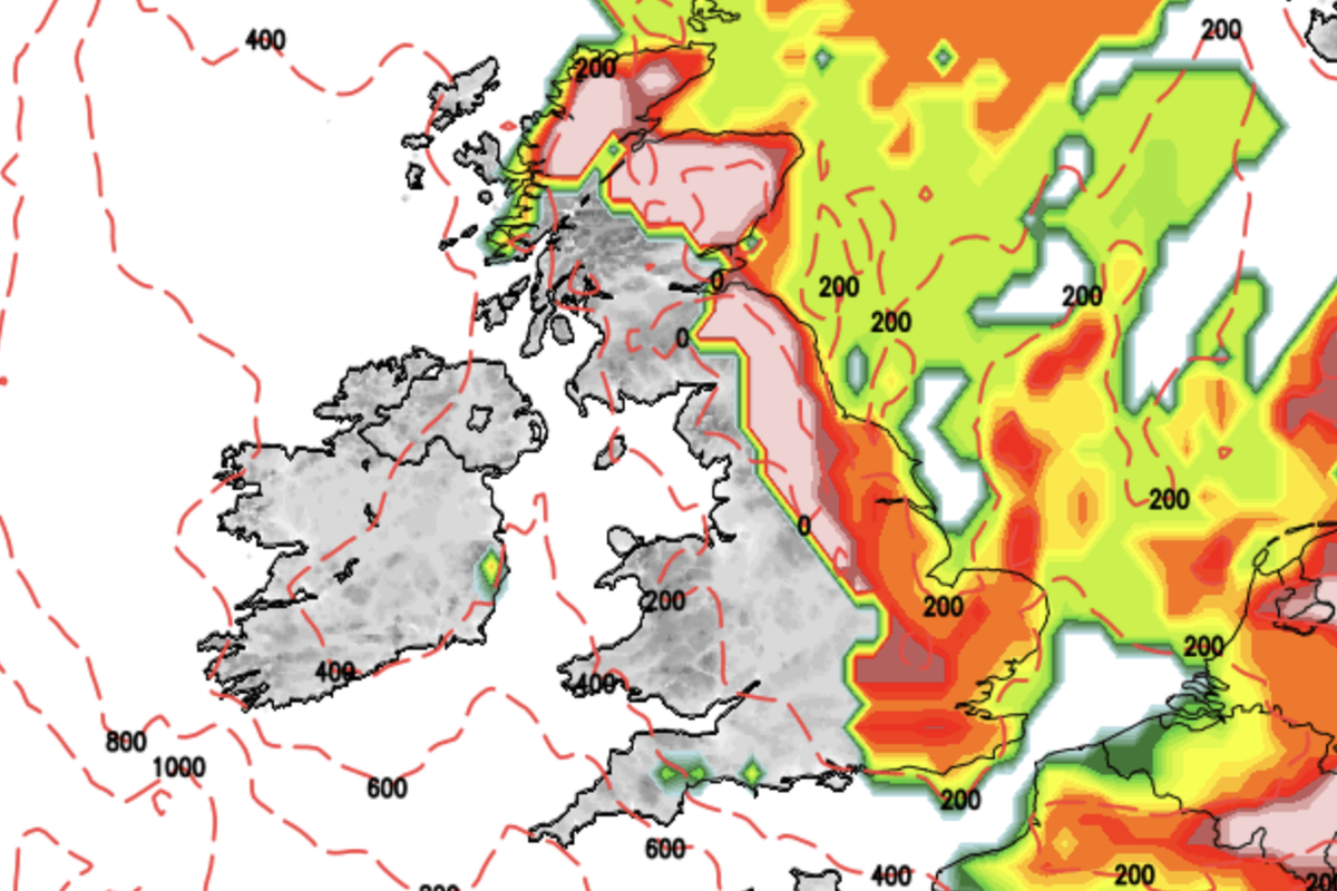 Heavy snow moves in for New Year