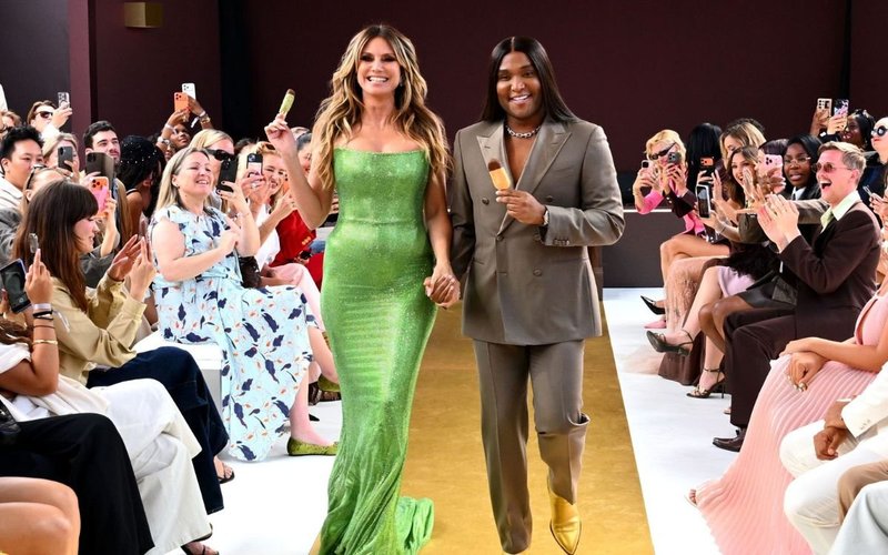 Heidi Klum hits Cannes fashion show runway with Magnum ice-cream-inspired gown Heidi Klum hits Cannes fashion show runway with Magnum ice-cream-inspired gown