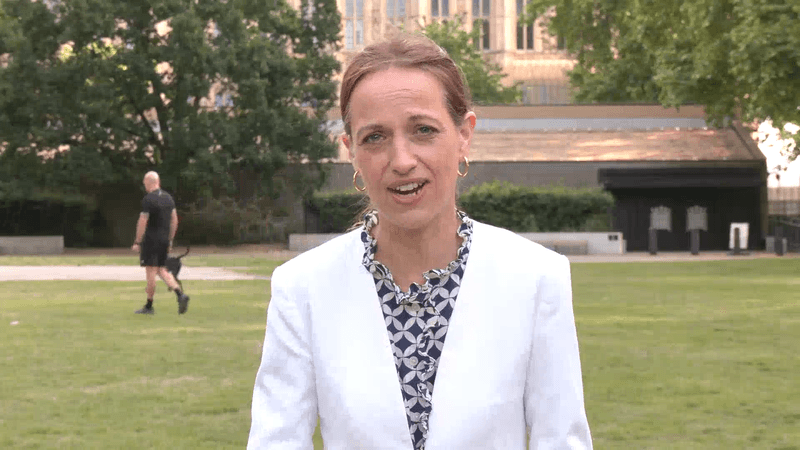 Top Tory tells Keir Starmer to ditch 'bizarre' energy policy as pressure mounts on PM to make U-turn