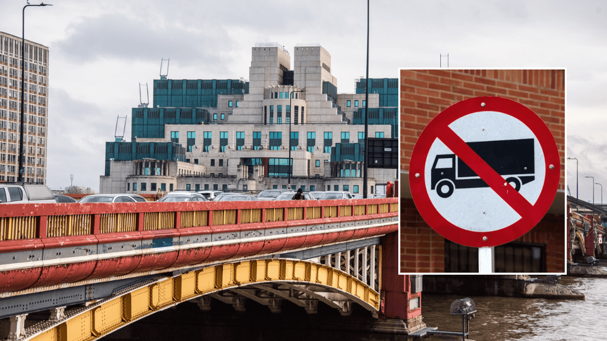 HGV ban sign and Vauxhall Bridge