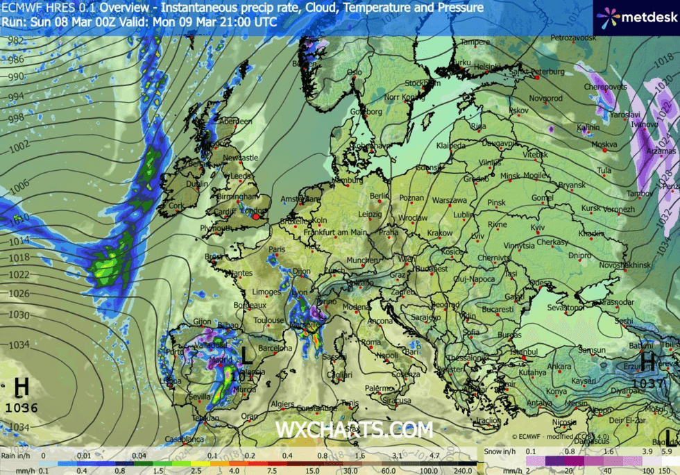 High pressure anticyclone moves over UK