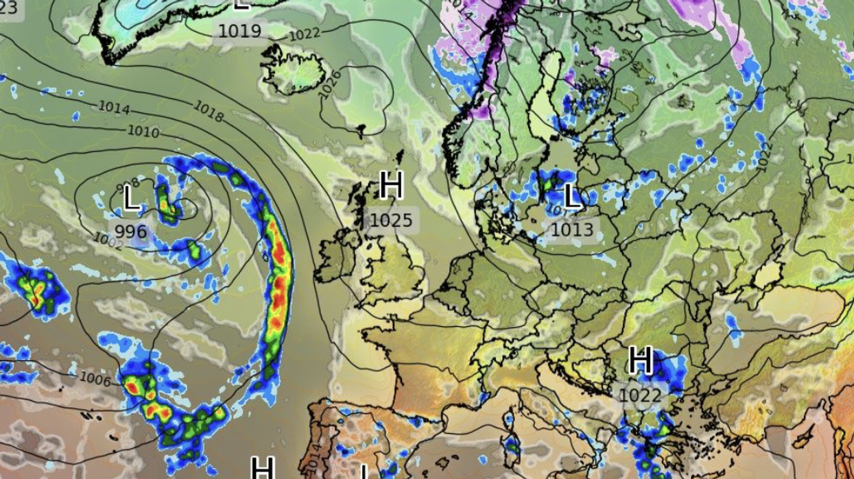 High pressure keeps the storms at bay