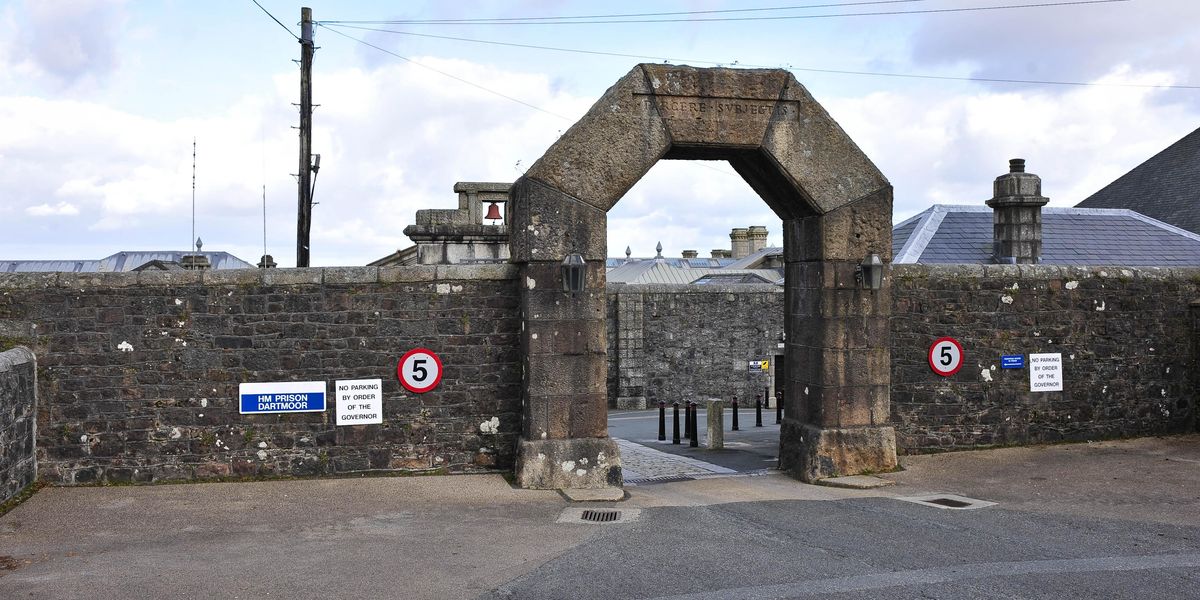 NextImg:Cash-strapped prison spends £10,000 teaching inmates to click their fingers