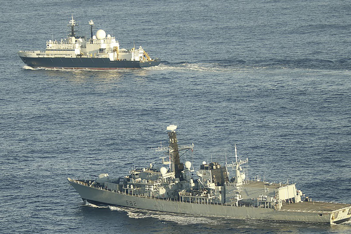 HMS SomersetHMS Somerset flanking a Russian vessel
