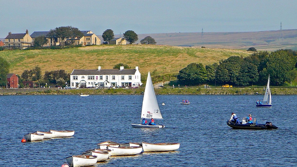 Hollingworth Lake