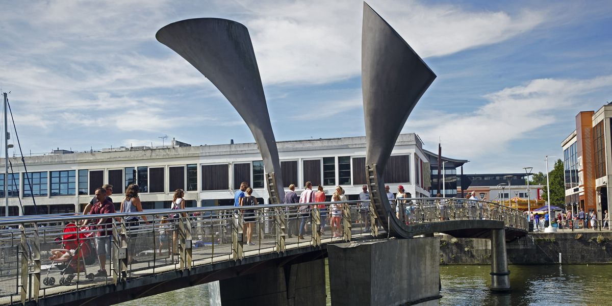 NextImg:Couples heartbroken as 'love locks' to be removed on bridge with 'slavery links' because they are a 'symbol of oppression'