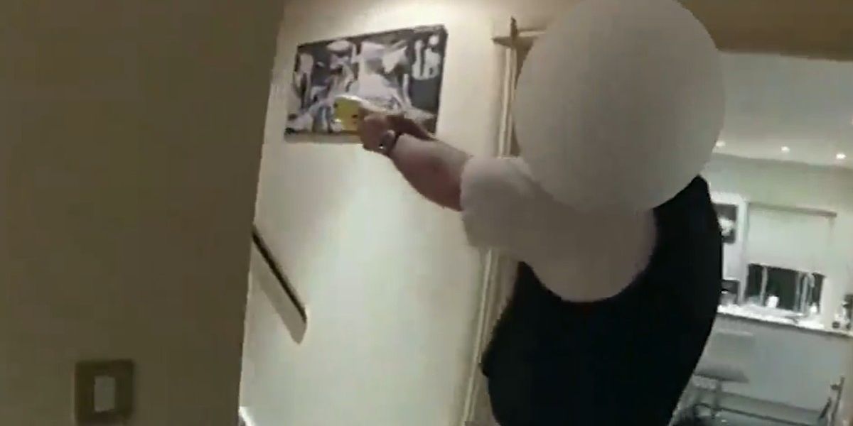 NextImg:WATCH: Horror moment police officer tasers girl, 10, brandishing garden shears