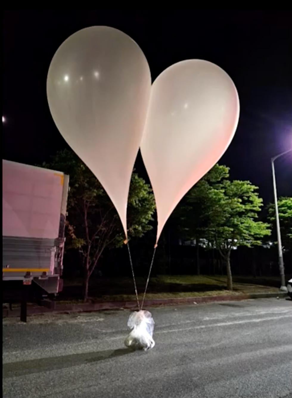 Hot air balloon with faeces