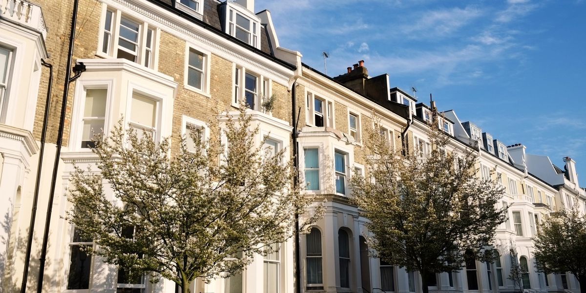 Central London house prices drop £37,000 in a year as northern market rises Central London house prices drop £37,000 in a year as northern market rises