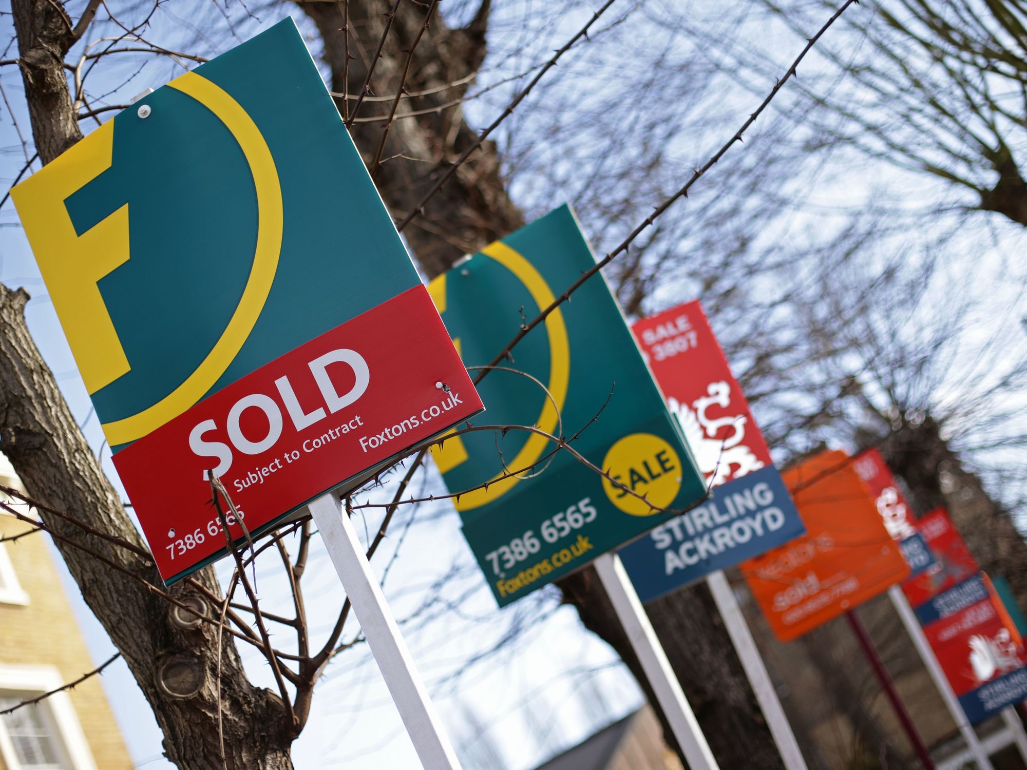 Houses for sale signs / Sold signs