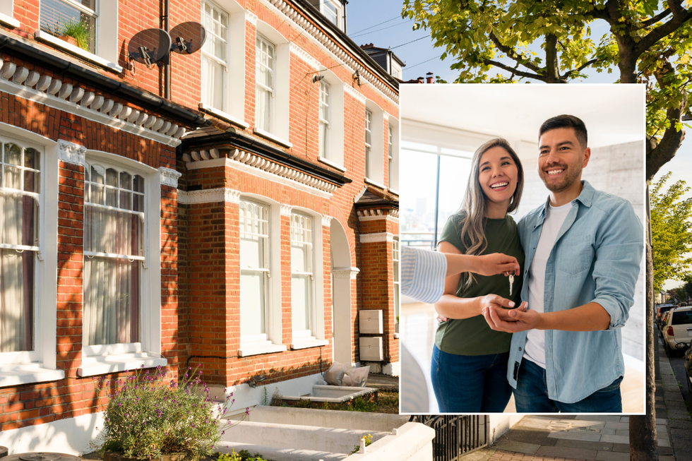 Houses in London / people getting keys to home