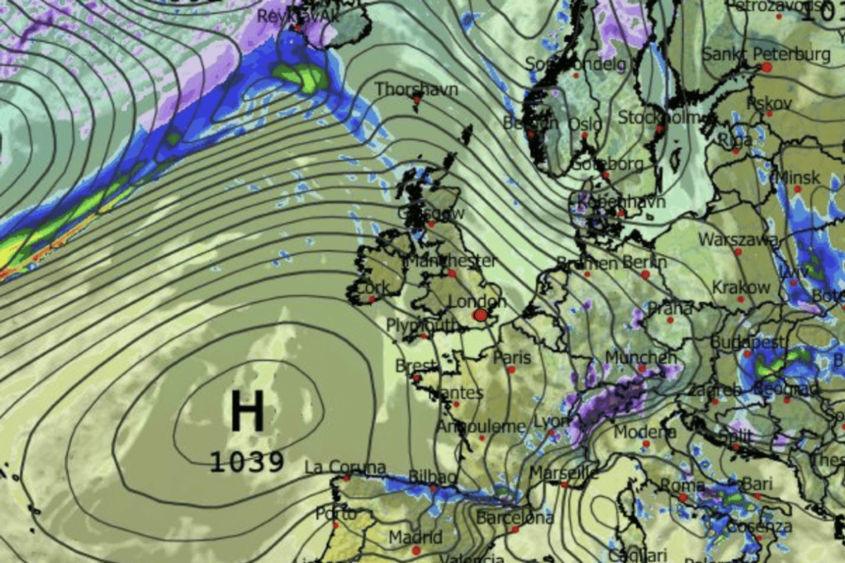 Huge Azores High stretches towards Britain
