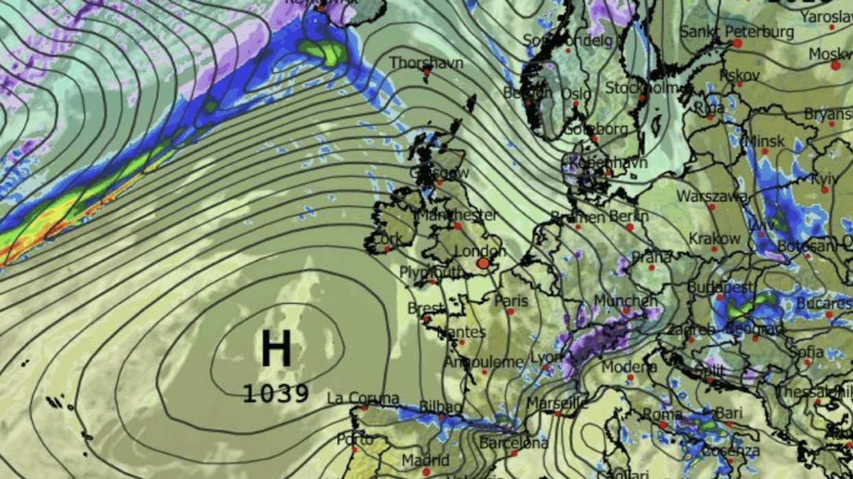 Huge Azores High stretches towards Britain