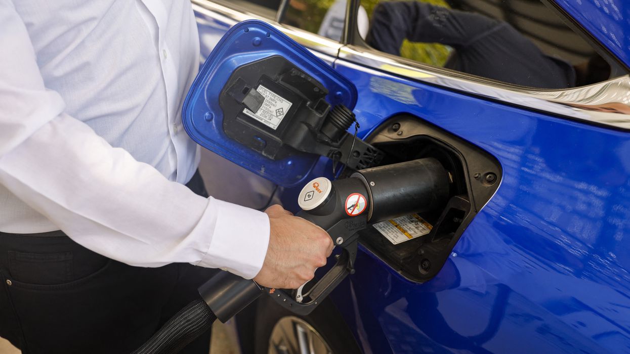 Hydrogen refuelling station