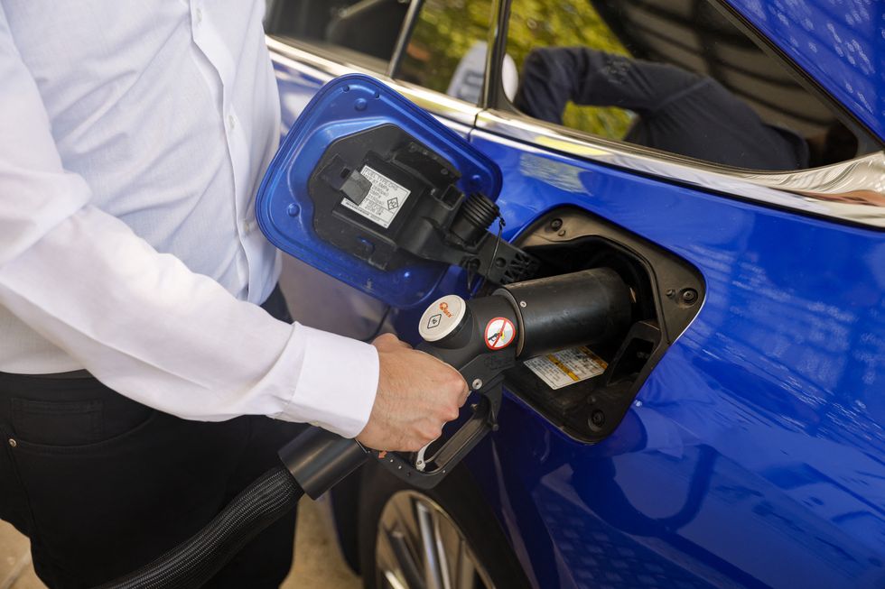 Hydrogen refuelling station