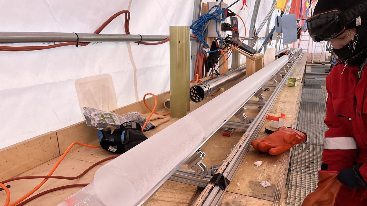 Ice core logging in the field