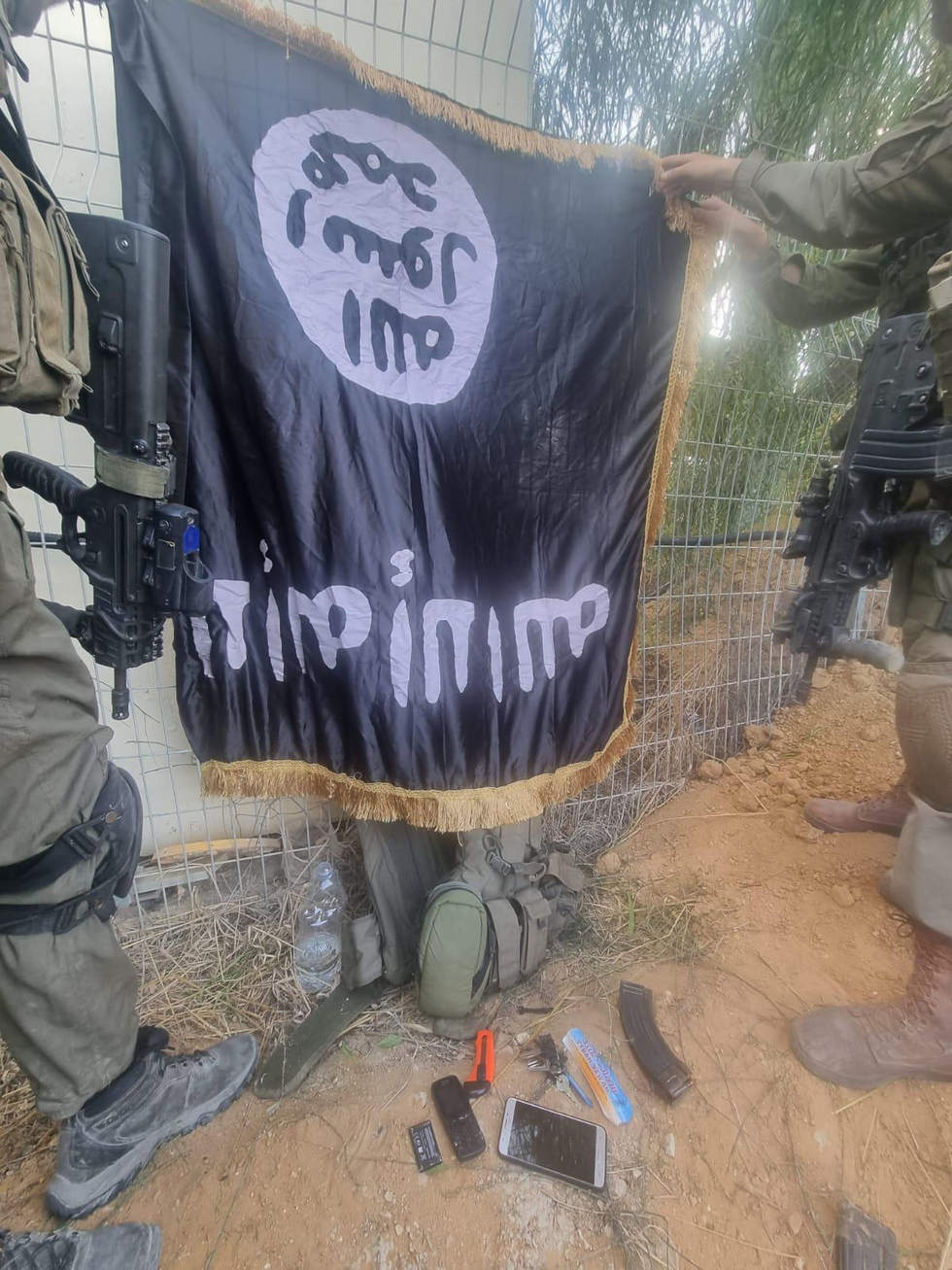 IDF confirm Isis flag found