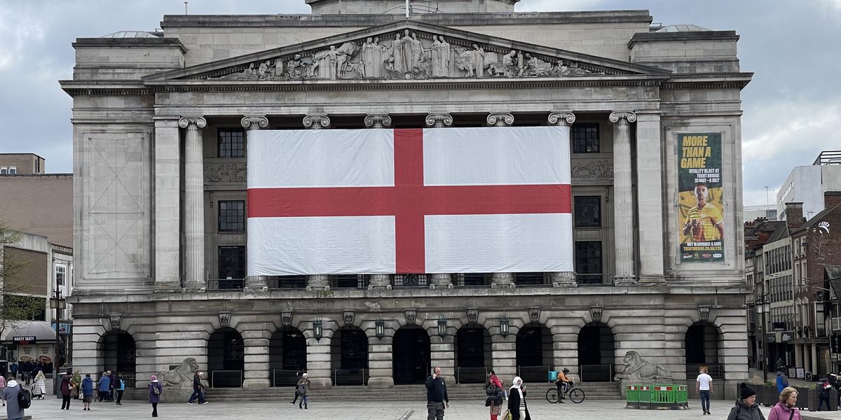 NextImg:England’s BIGGEST St George’s Cross unveiled but public say “it should be BIGGER”