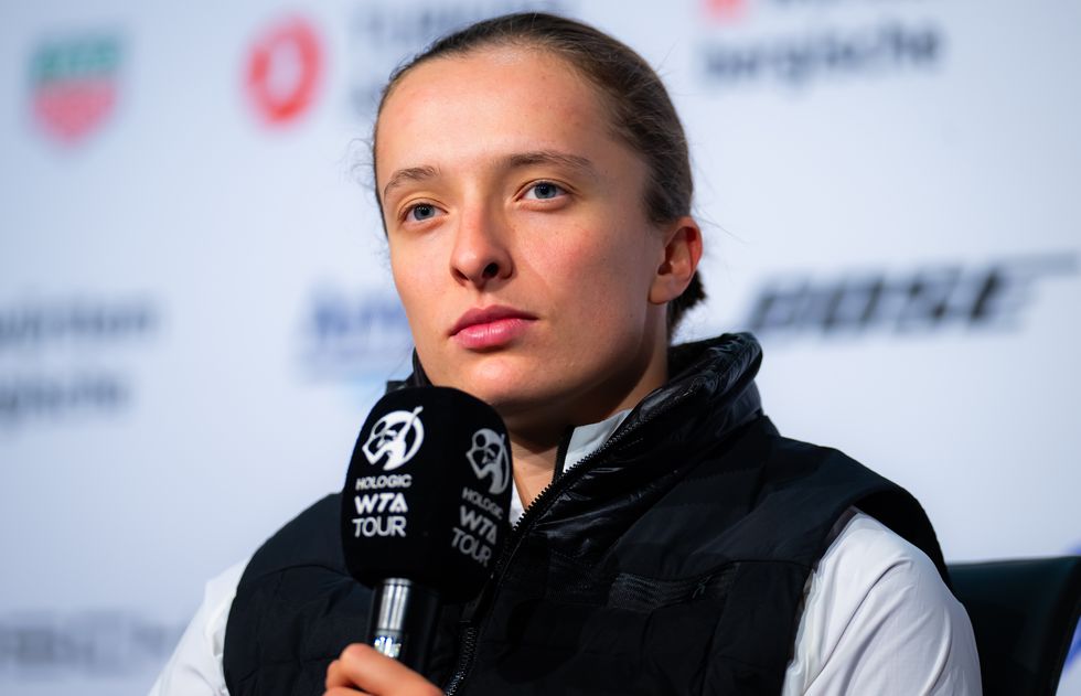 Iga Swiatek has won both her previous matches against Emma Raducanu