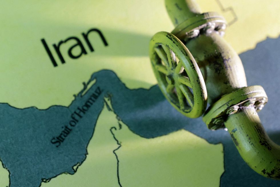 Illustration of Iran, the Strait of Hormuz and an oil pipe