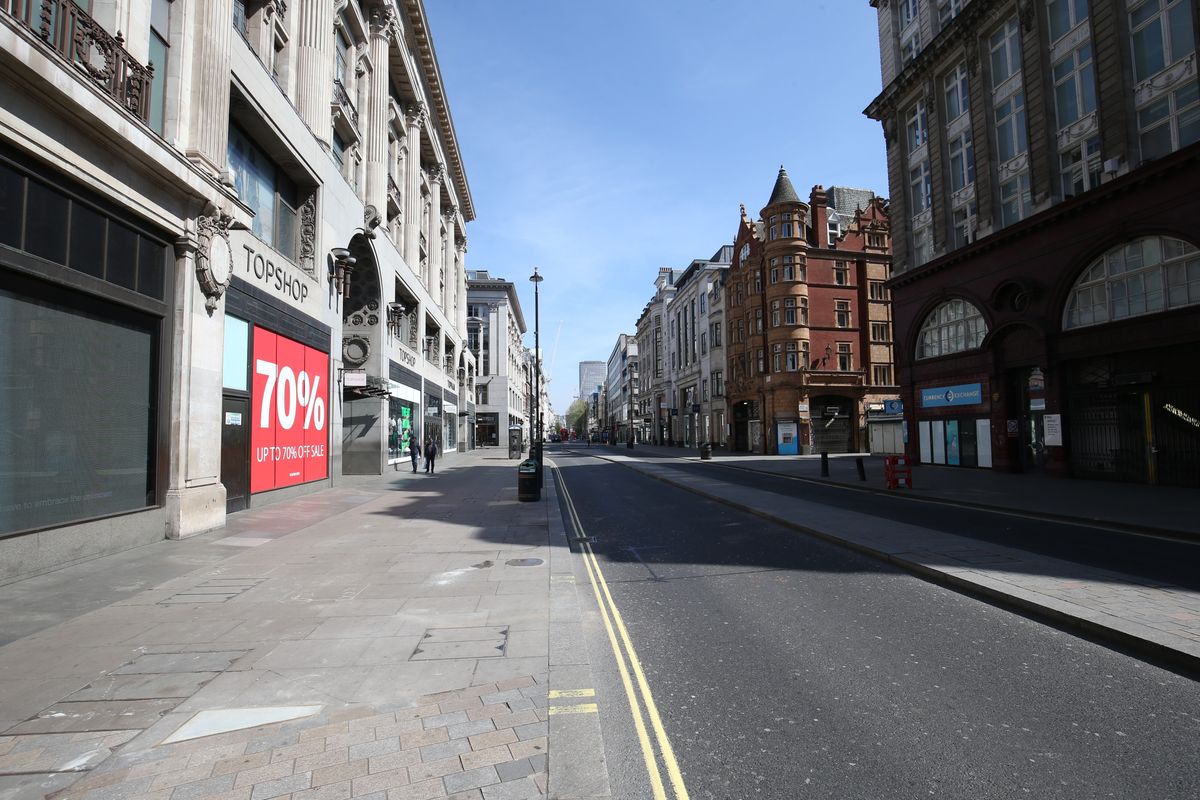 Image of Oxford Street before shops open