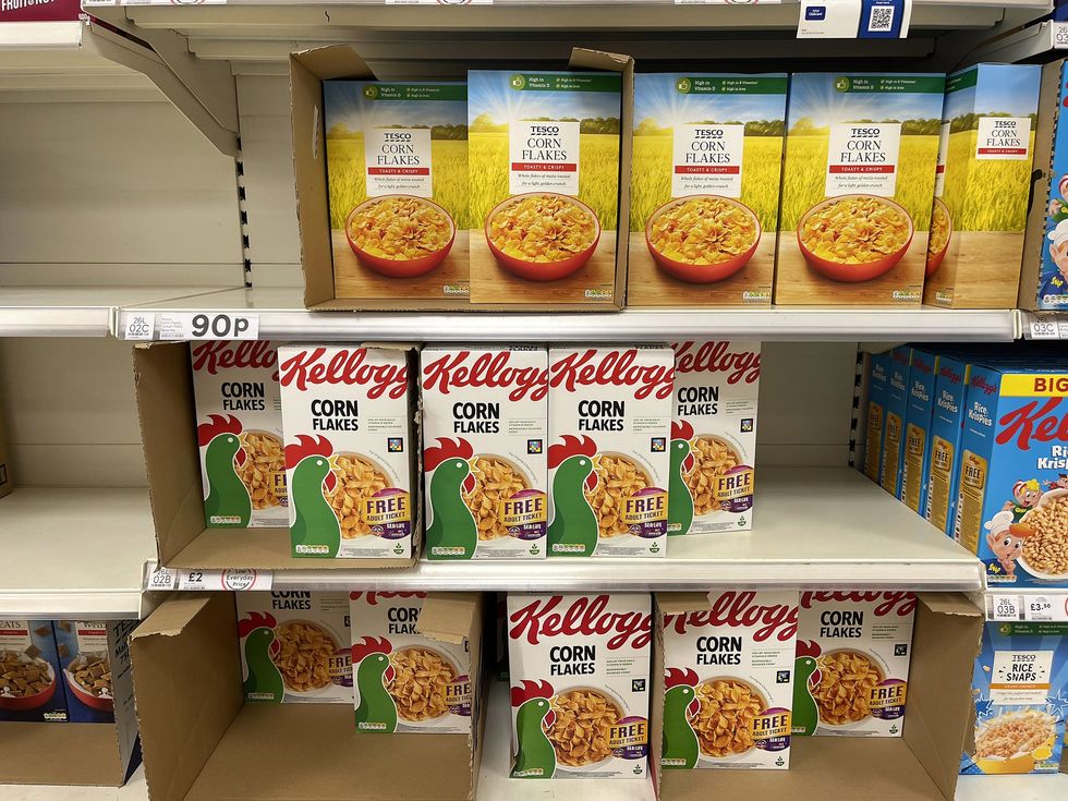 Image of supermarket shelves with cornflakes