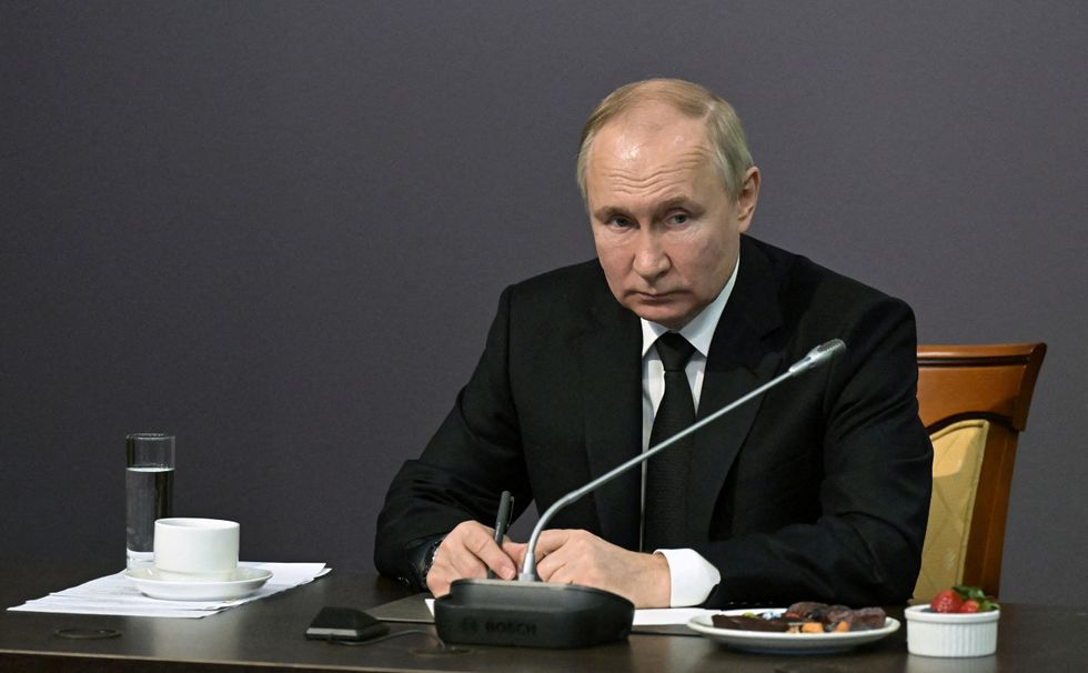 Putin SACKS top military official as Russian in-fighting leaves Kremlin in chaos