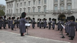 WATCH: Buckingham Palace guards shock crowds with Gangnam...