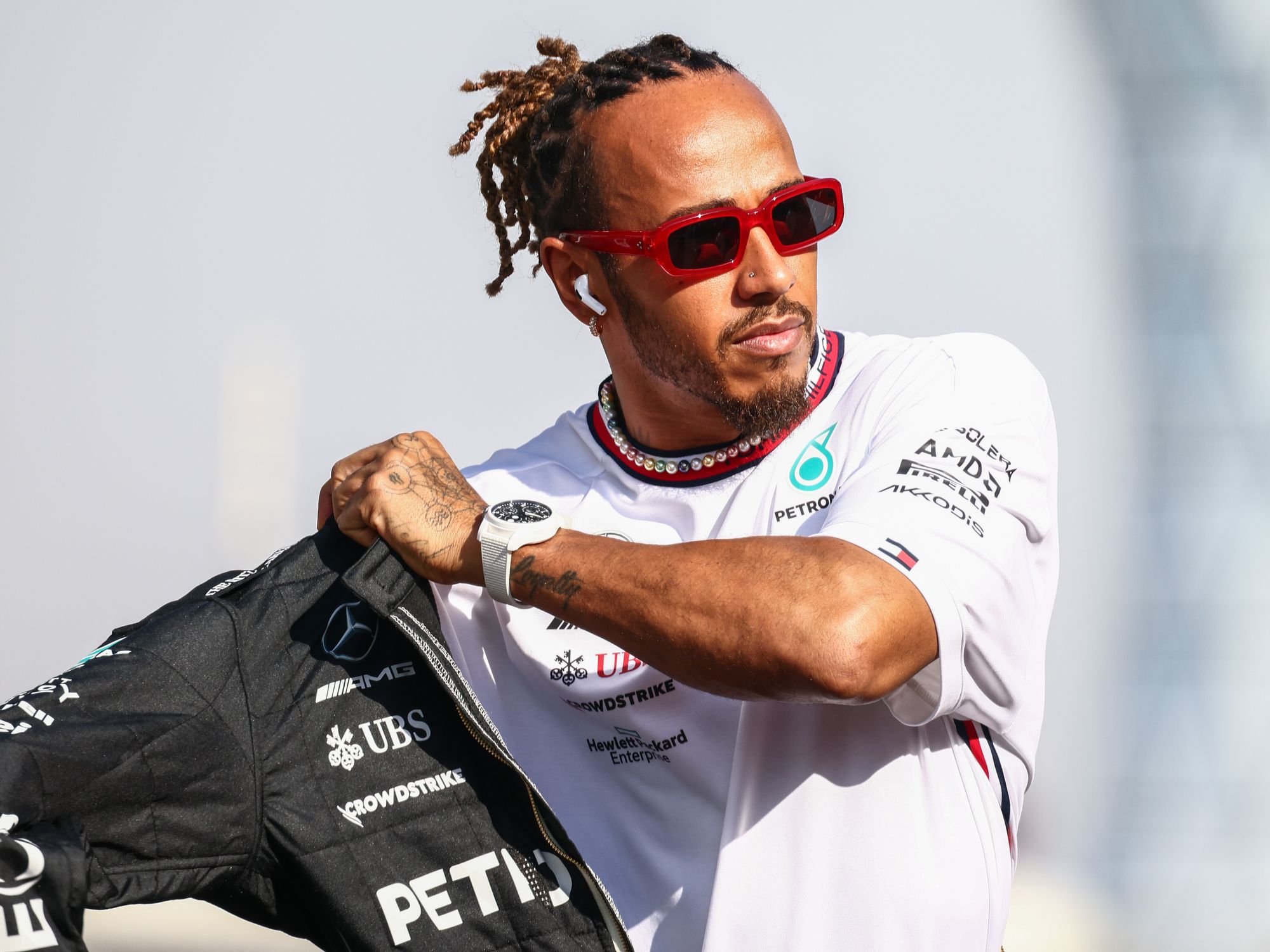 Lewis Hamilton has F1 pundit extremely worried after setting off alarm bells in Abu Dhabi