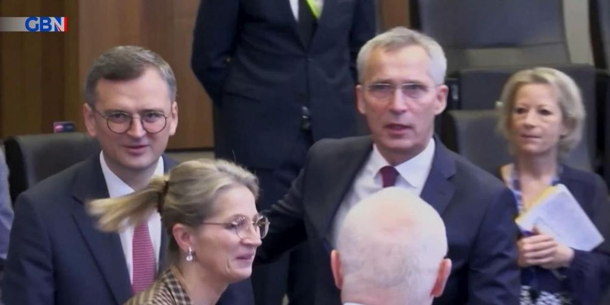 NextImg:WATCH: David Cameron cosies back up to his NATO pals