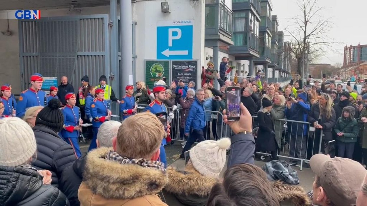 WATCH: Hundreds line the streets to pay tribute to Shane ...