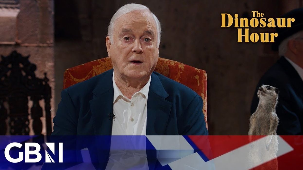John Cleese UNCUT: Watch The Dinosaur Hour - Wo...
