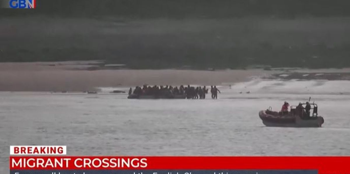 NextImg:UK migrant crisis: Five small boats cross the English Channel - VIDEO