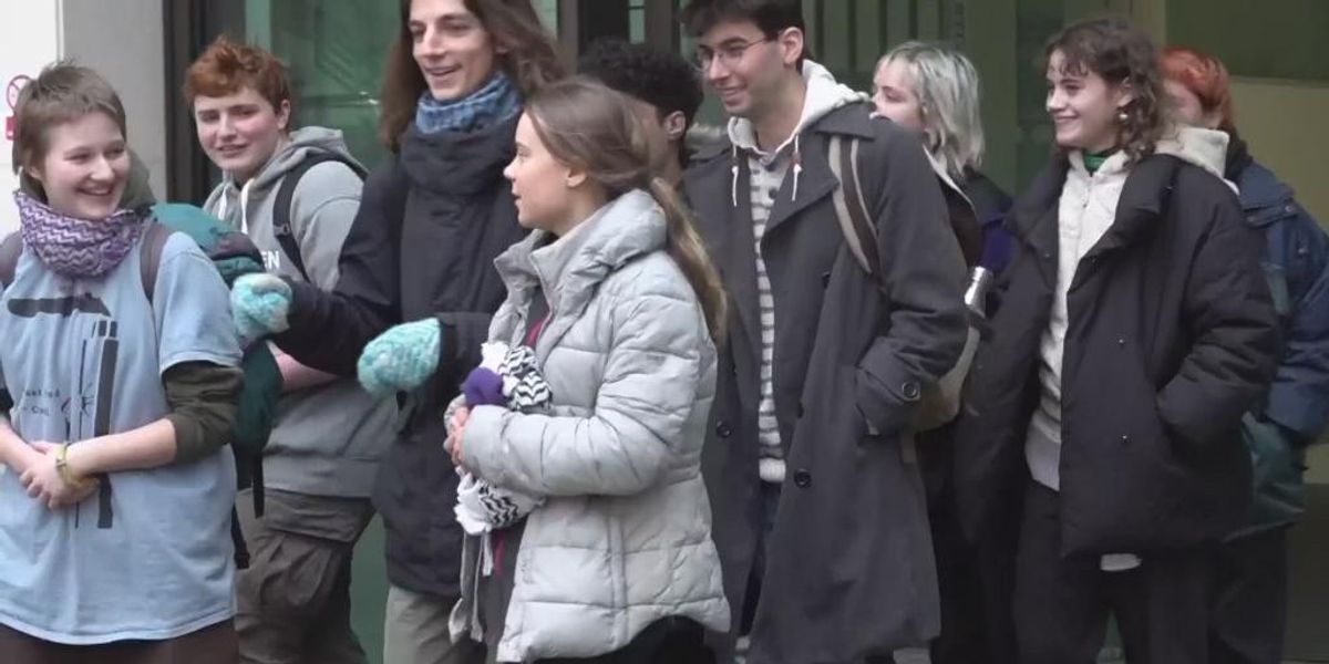 NextImg:WATCH: Greta Thunberg sings outside Westminster court after having charges dropped