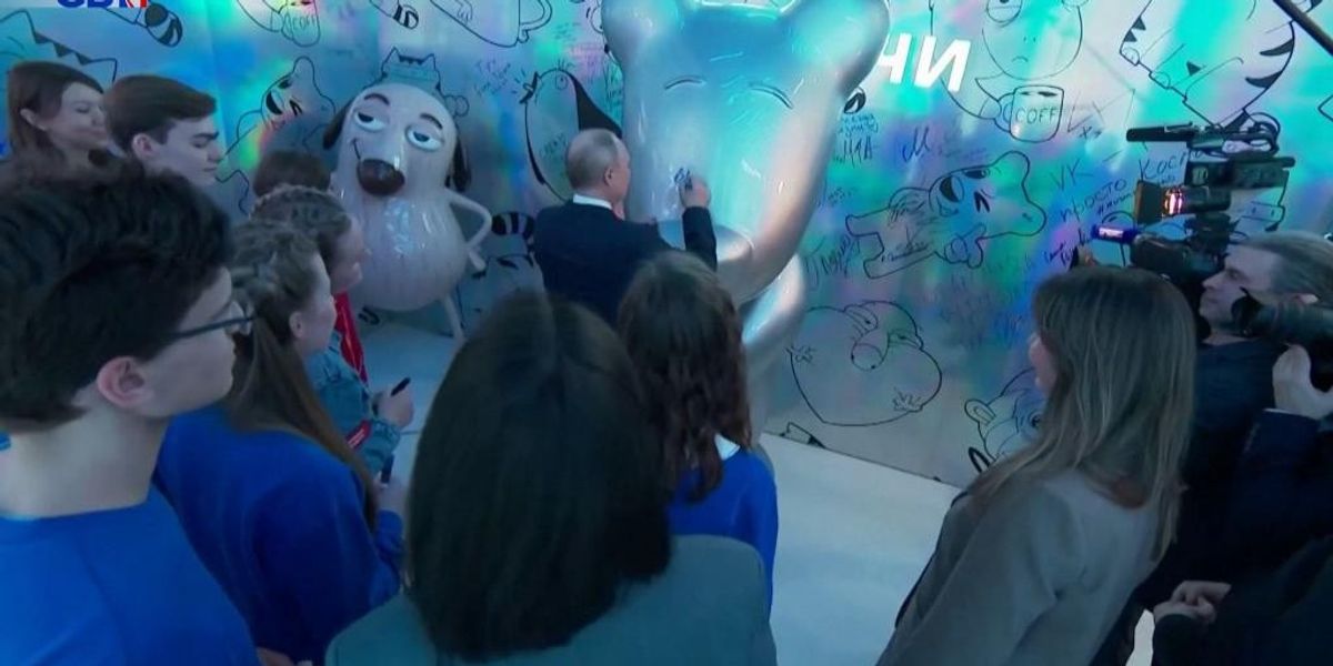 NextImg:WATCH: Vladimir Putin sings national anthem with group of Russian children