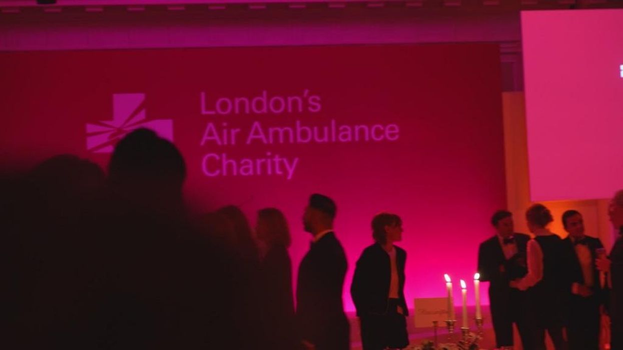 VIDEO: Prince William sits next to Mikel Arteta at gala dinner for air ambulances