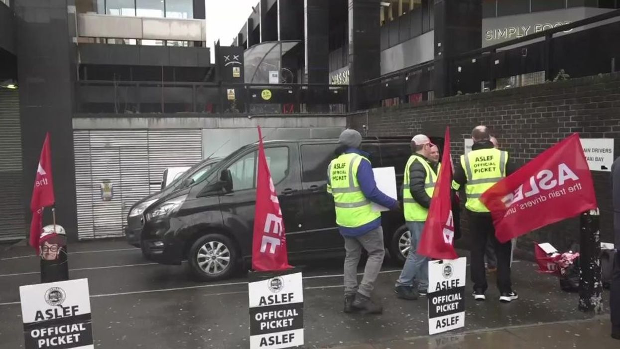 Train drivers join picket line at Euston on first day of three-day walk out