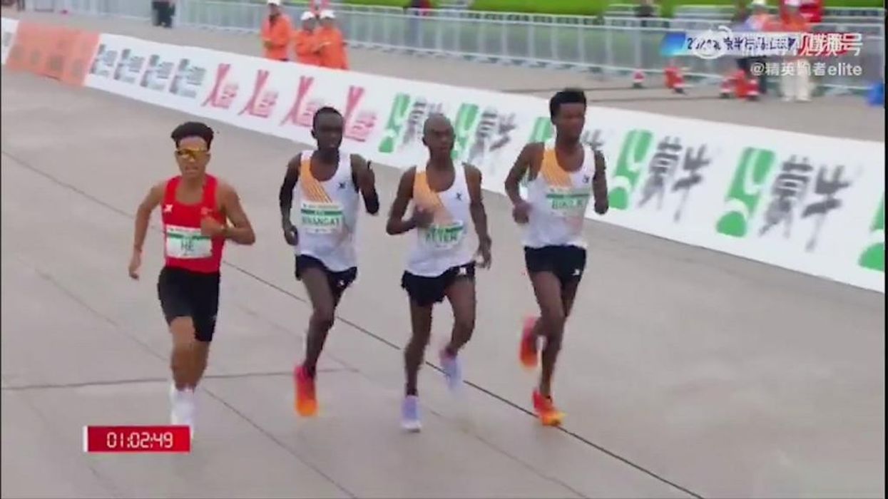 Beijing half marathon: Chinese runner wins race after African race leaders appear to slow down