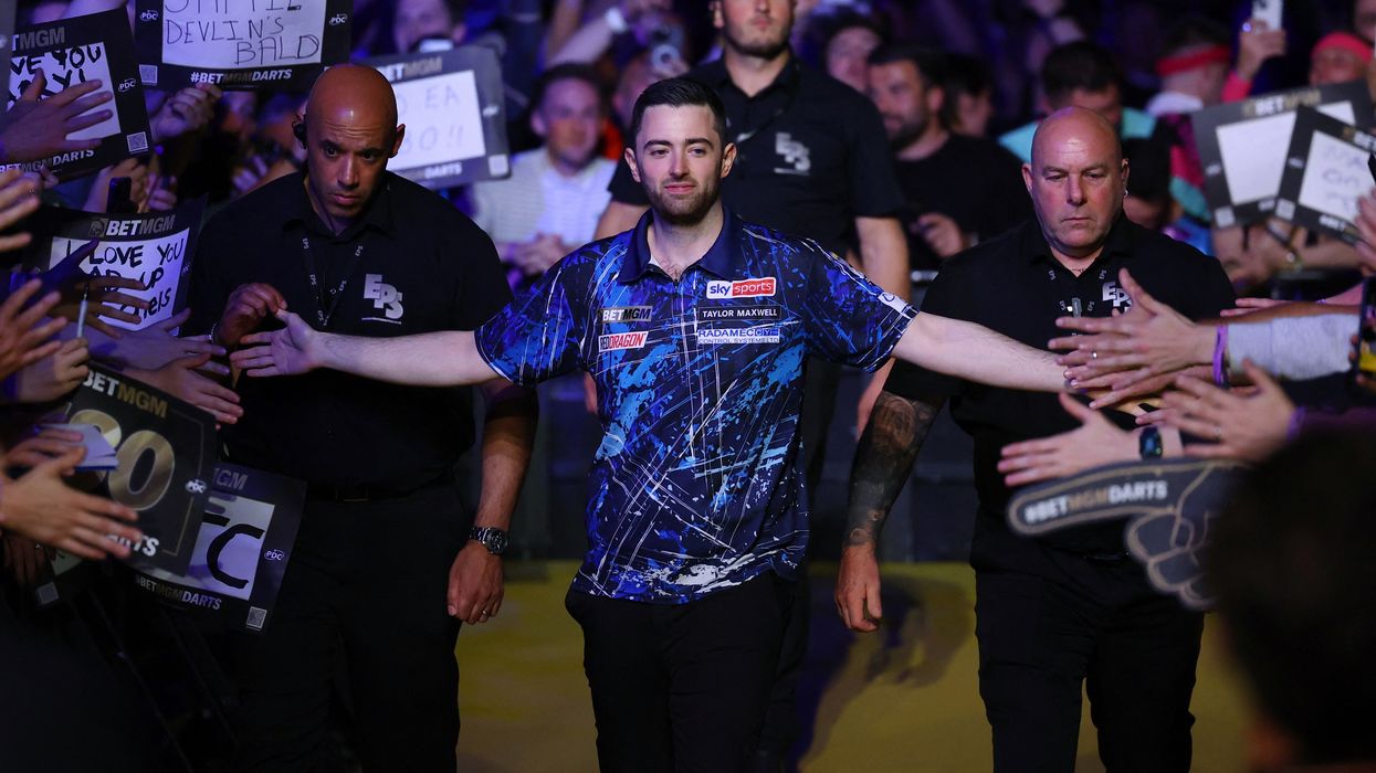 Luke Humphries brutally booed by Premier League darts crowd seconds before Luke Littler gesture